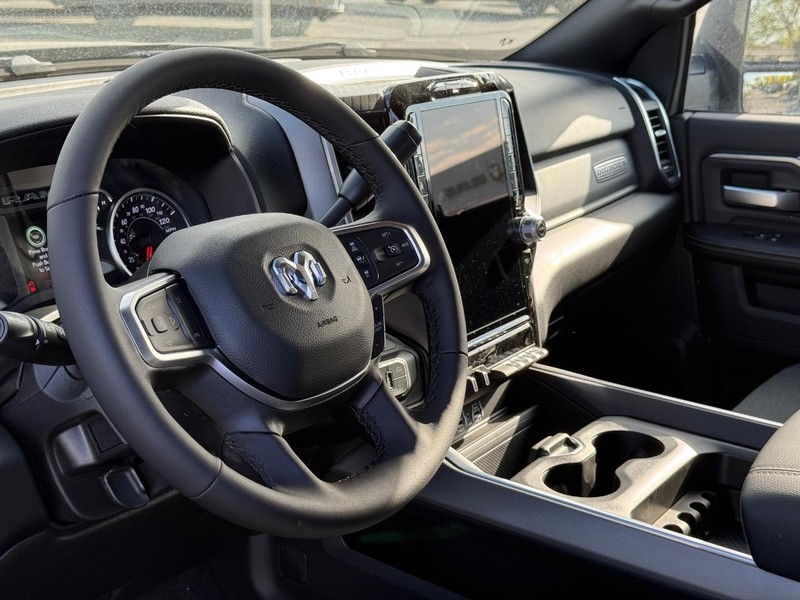 Ram 2500 Vehicle Full-screen Gallery Image 18