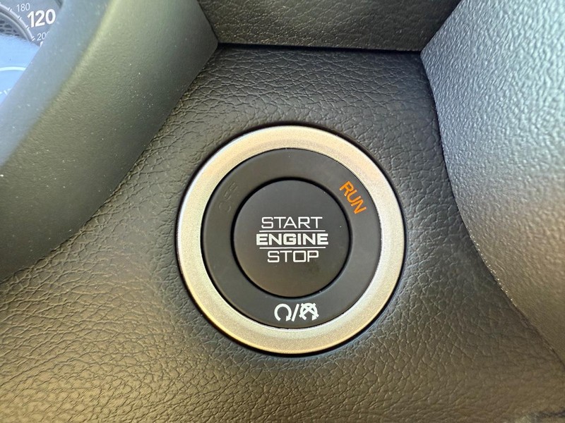 Ram 2500 Vehicle Full-screen Gallery Image 21