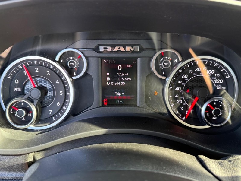 Ram 2500 Vehicle Full-screen Gallery Image 26