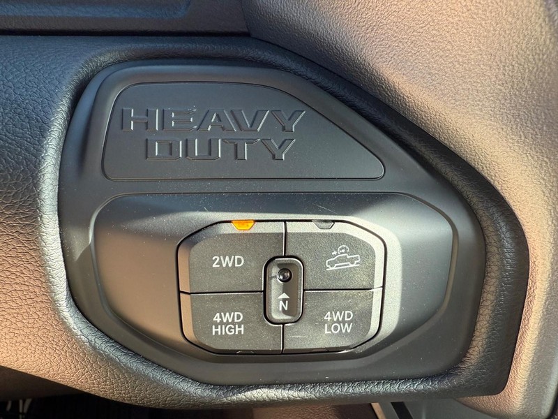 Ram 2500 Vehicle Full-screen Gallery Image 28