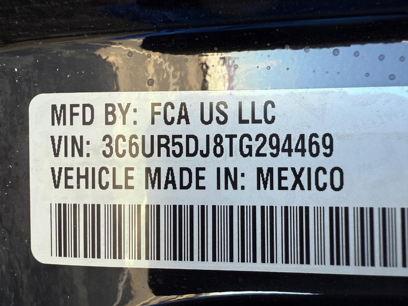 Ram 2500 Vehicle Full-screen Gallery Image 30