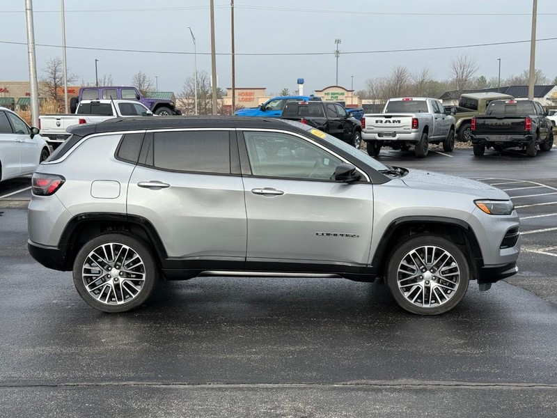 Jeep Compass Vehicle Full-screen Gallery Image 2