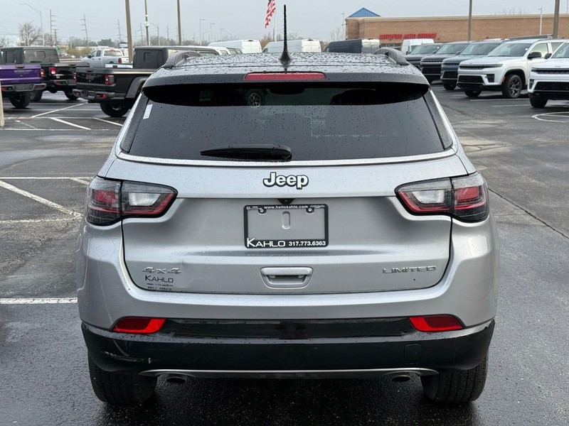 Jeep Compass Vehicle Full-screen Gallery Image 4