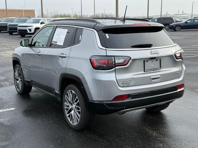 Jeep Compass Vehicle Full-screen Gallery Image 5