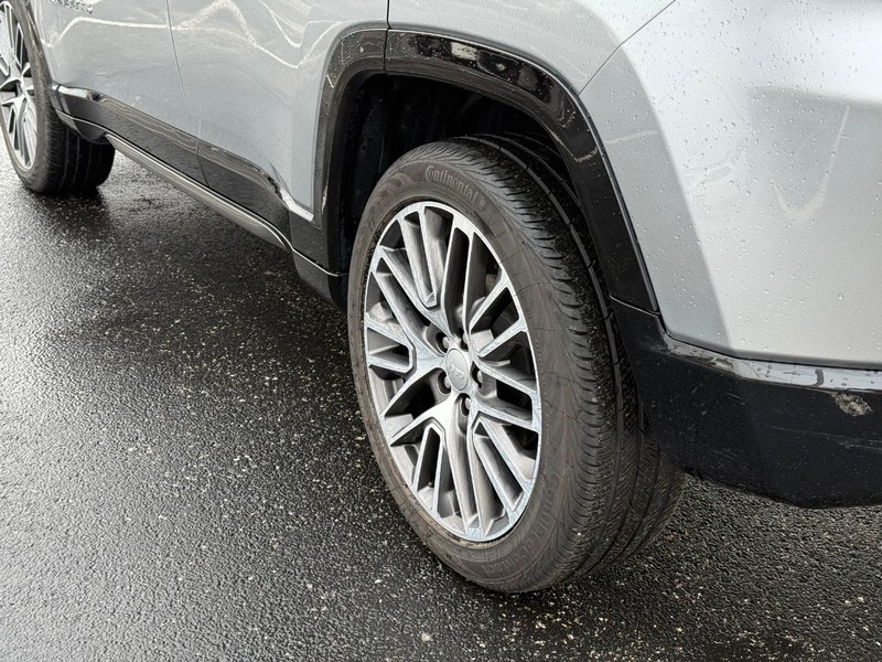 Jeep Compass Vehicle Full-screen Gallery Image 6