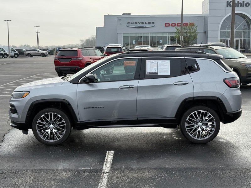 Jeep Compass Vehicle Full-screen Gallery Image 9