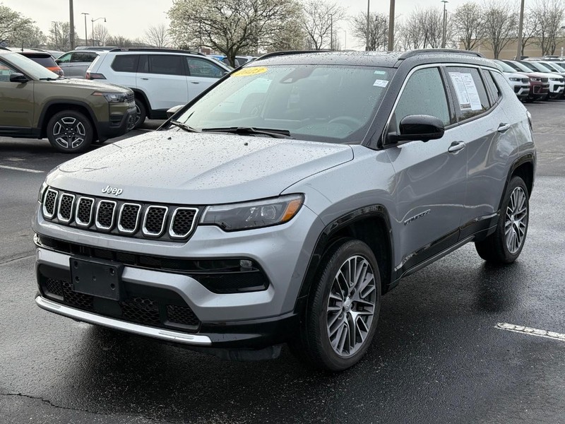 Jeep Compass Vehicle Full-screen Gallery Image 10