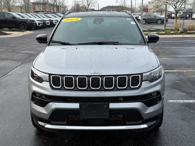 Jeep Compass Vehicle Full-screen Gallery Image 11