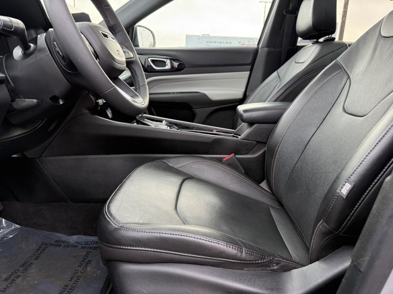 Jeep Compass Vehicle Full-screen Gallery Image 20