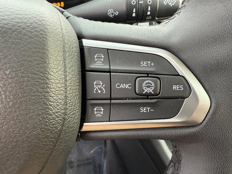 Jeep Compass Vehicle Full-screen Gallery Image 23