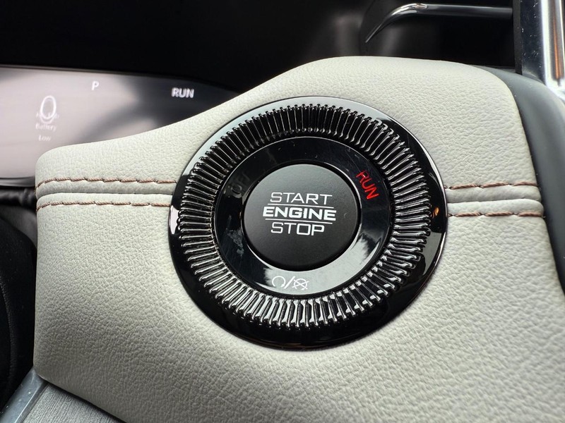 Jeep Compass Vehicle Full-screen Gallery Image 24