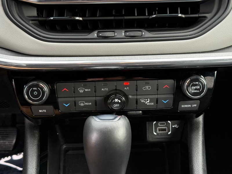 Jeep Compass Vehicle Full-screen Gallery Image 27