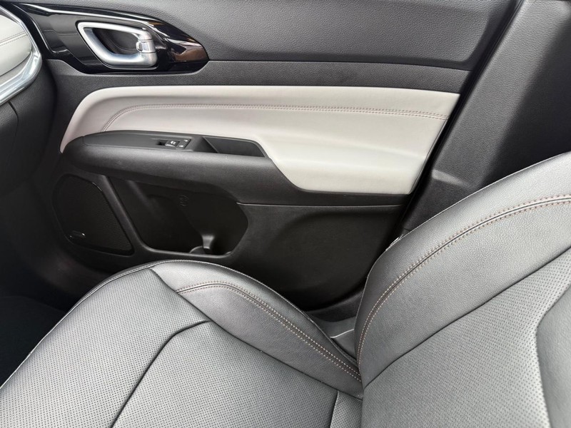 Jeep Compass Vehicle Full-screen Gallery Image 29