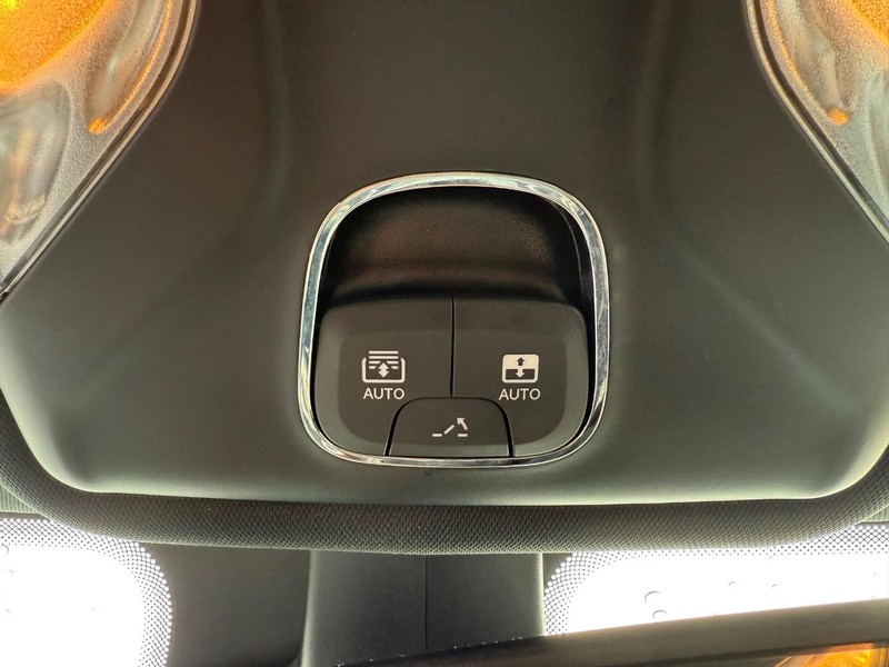 Jeep Compass Vehicle Full-screen Gallery Image 30