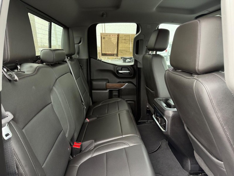 GMC Sierra 1500 Vehicle Full-screen Gallery Image 11