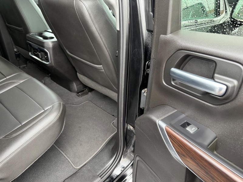 GMC Sierra 1500 Vehicle Full-screen Gallery Image 12