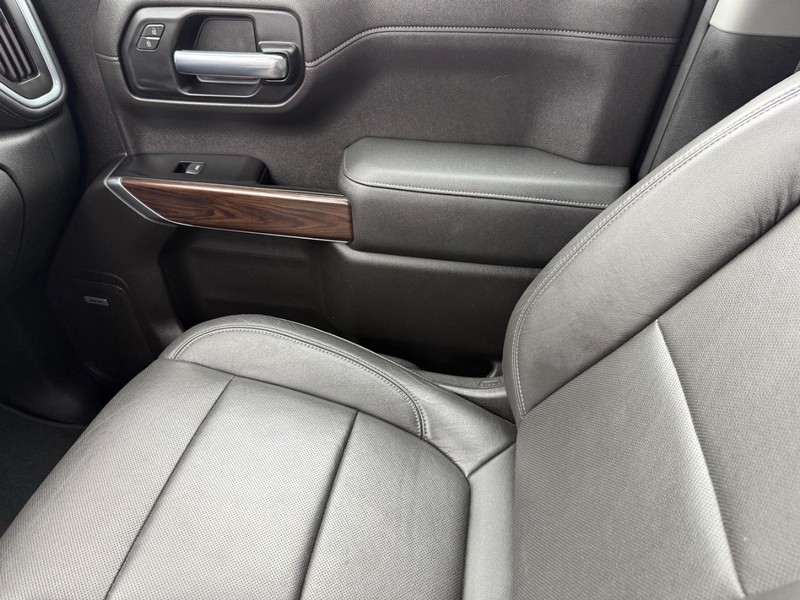 GMC Sierra 1500 Vehicle Full-screen Gallery Image 28