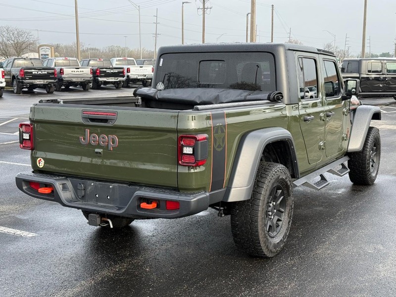 Jeep Gladiator Vehicle Full-screen Gallery Image 3