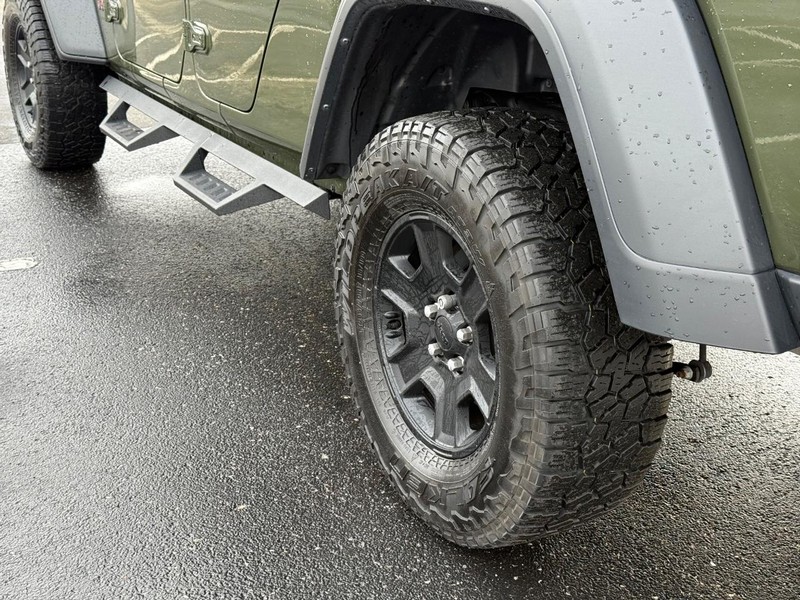 Jeep Gladiator Vehicle Full-screen Gallery Image 6