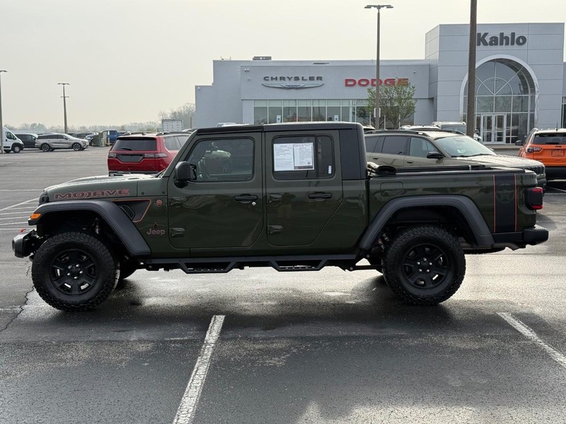 Jeep Gladiator Vehicle Full-screen Gallery Image 8