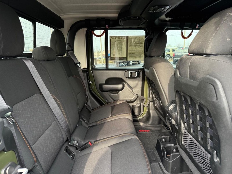 Jeep Gladiator Vehicle Full-screen Gallery Image 11