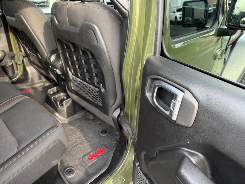 Jeep Gladiator Vehicle Full-screen Gallery Image 12