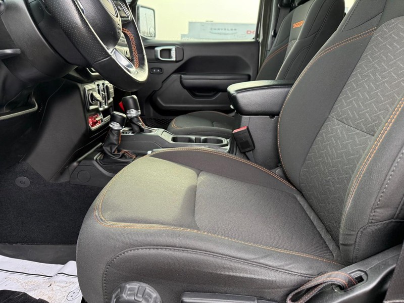 Jeep Gladiator Vehicle Full-screen Gallery Image 18