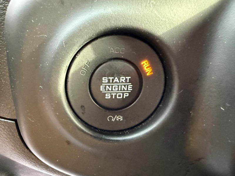 Jeep Gladiator Vehicle Full-screen Gallery Image 22