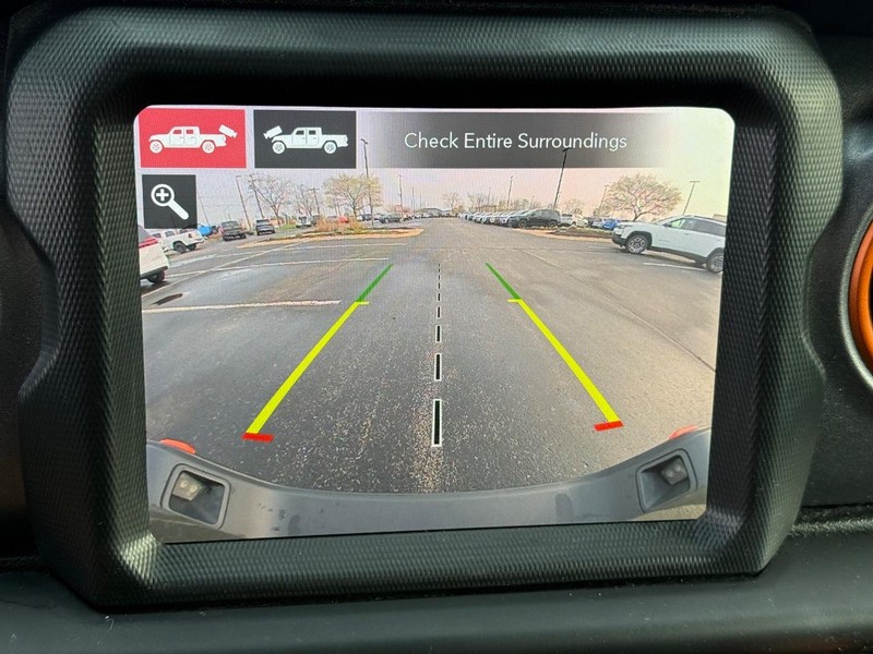 Jeep Gladiator Vehicle Full-screen Gallery Image 25