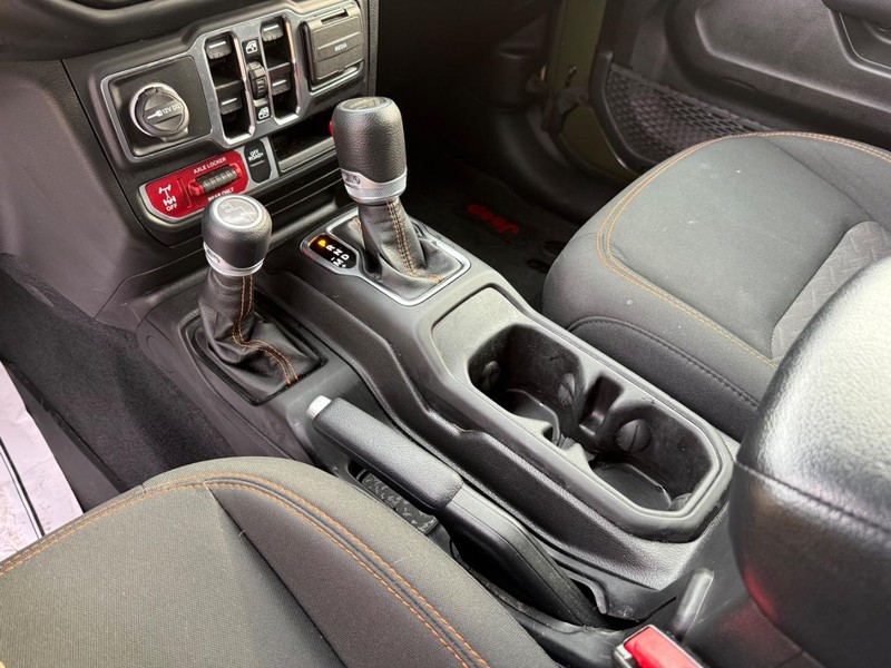 Jeep Gladiator Vehicle Full-screen Gallery Image 27