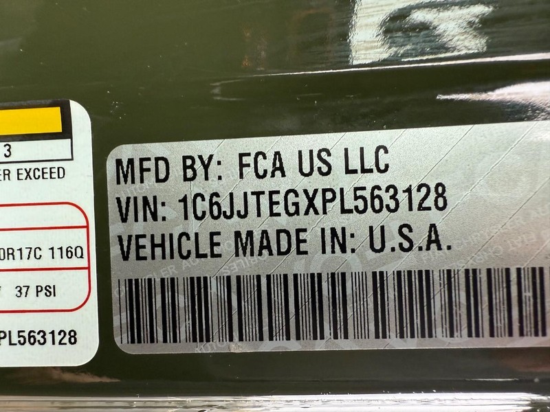 Jeep Gladiator Vehicle Full-screen Gallery Image 32