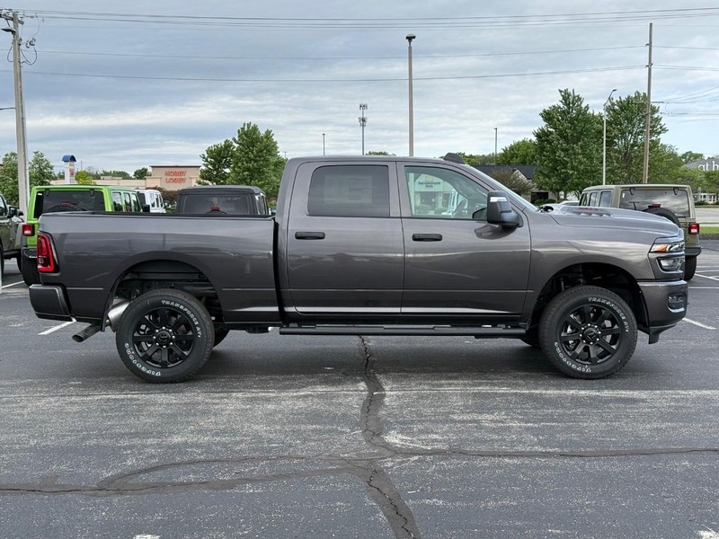 Ram 2500 Vehicle Full-screen Gallery Image 2