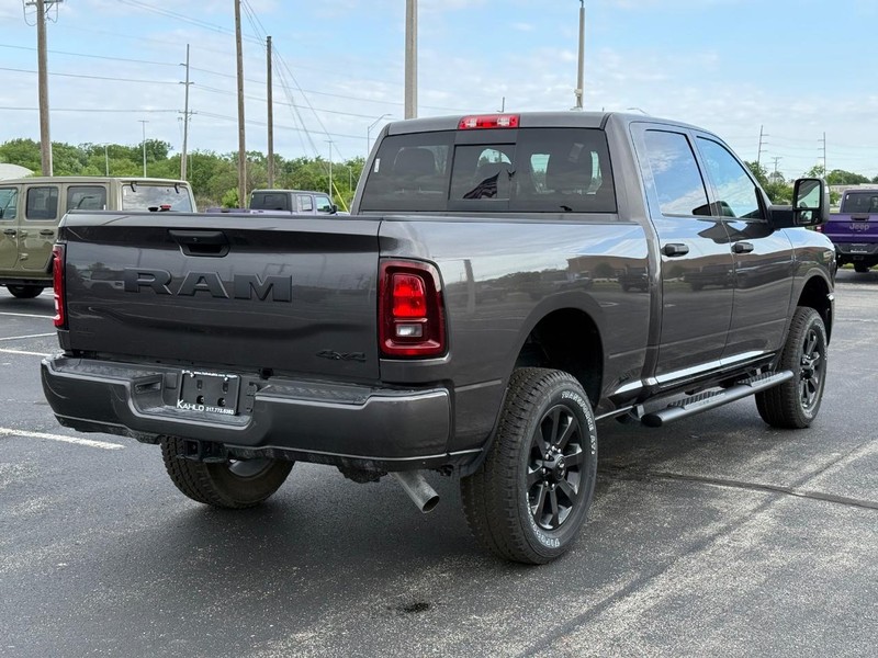 Ram 2500 Vehicle Full-screen Gallery Image 3