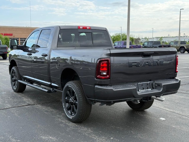 Ram 2500 Vehicle Full-screen Gallery Image 5