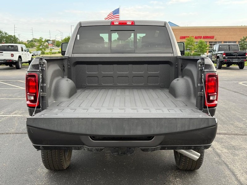 Ram 2500 Vehicle Full-screen Gallery Image 7