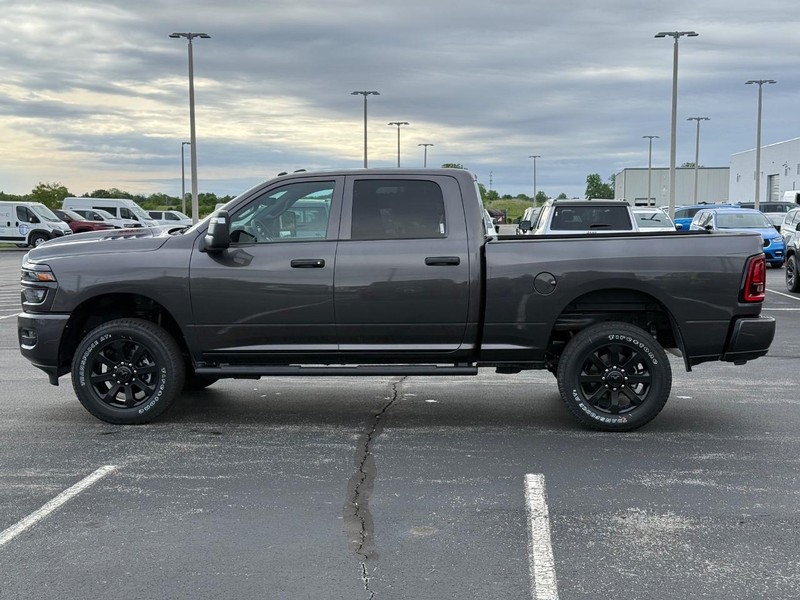 Ram 2500 Vehicle Full-screen Gallery Image 8