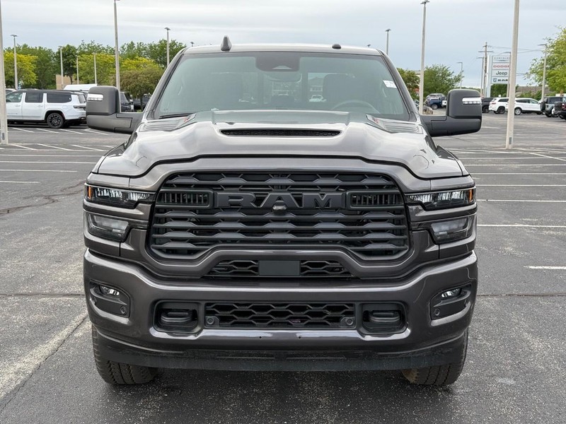 Ram 2500 Vehicle Full-screen Gallery Image 10