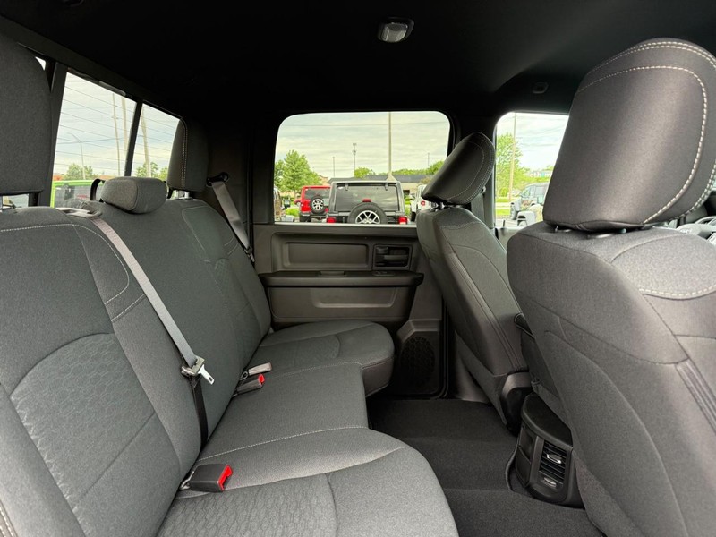 Ram 2500 Vehicle Full-screen Gallery Image 11