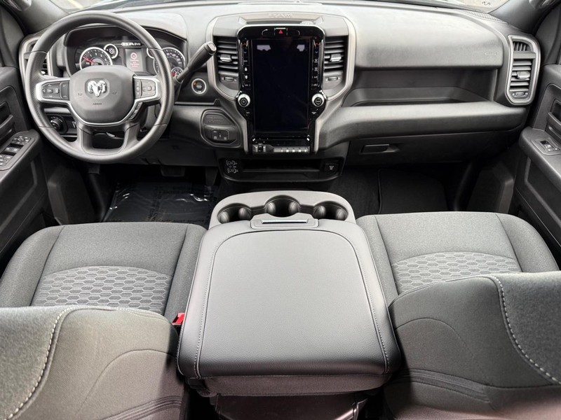 Ram 2500 Vehicle Full-screen Gallery Image 13