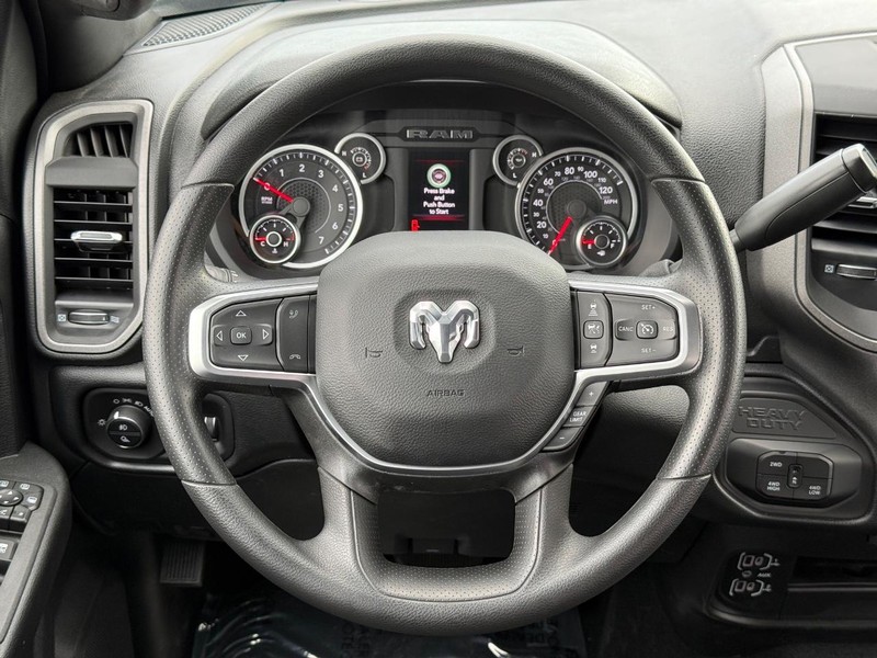 Ram 2500 Vehicle Full-screen Gallery Image 14