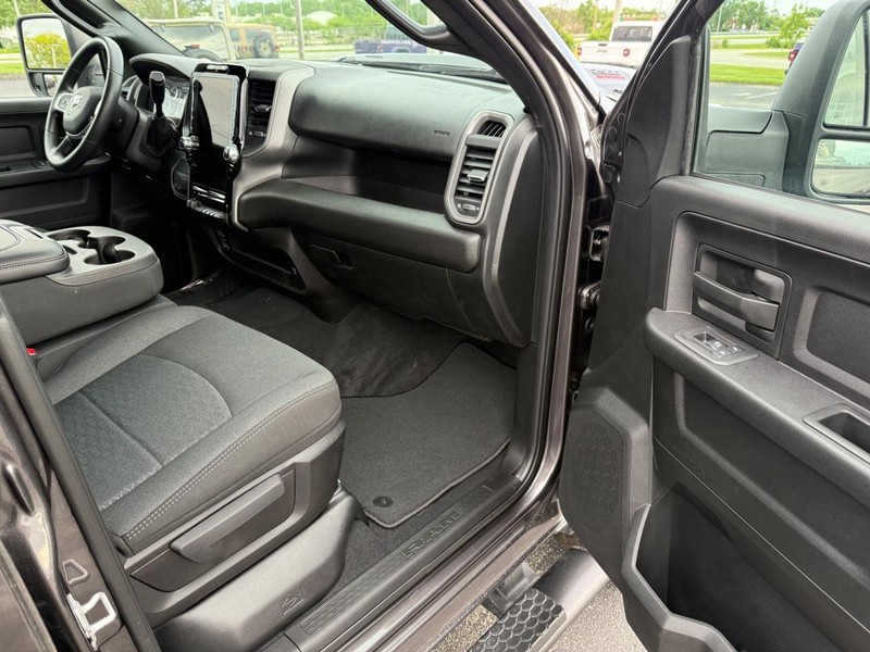 Ram 2500 Vehicle Full-screen Gallery Image 15