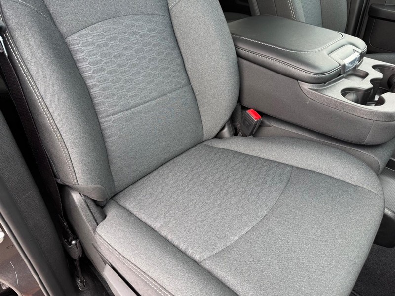 Ram 2500 Vehicle Full-screen Gallery Image 16