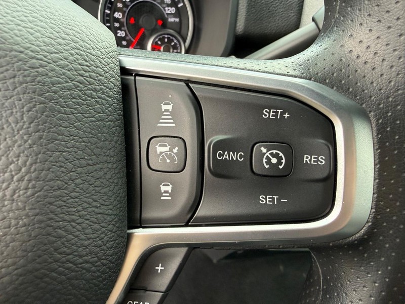 Ram 2500 Vehicle Full-screen Gallery Image 21