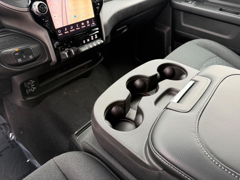 Ram 2500 Vehicle Full-screen Gallery Image 25