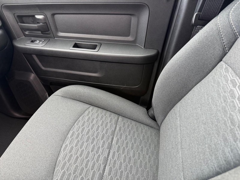 Ram 2500 Vehicle Full-screen Gallery Image 26