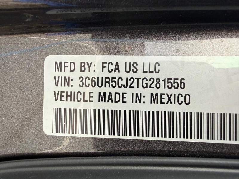 Ram 2500 Vehicle Full-screen Gallery Image 30