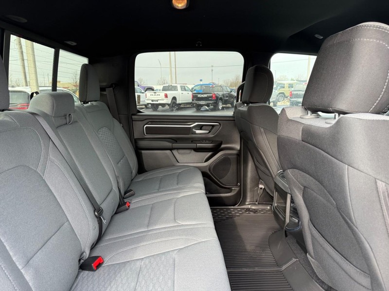 Ram 1500 Vehicle Full-screen Gallery Image 10