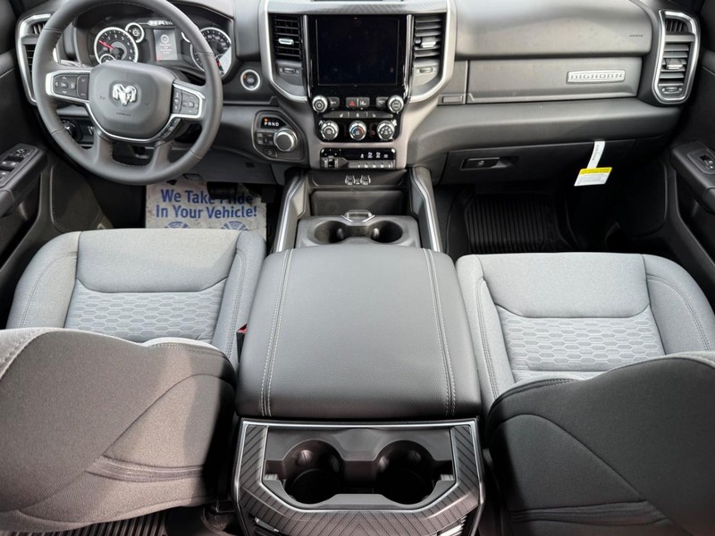 Ram 1500 Vehicle Full-screen Gallery Image 12