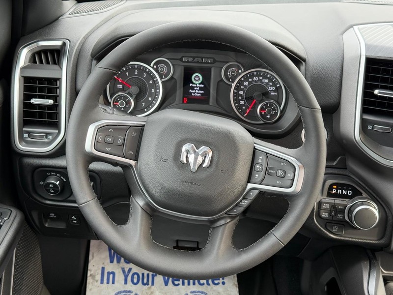 Ram 1500 Vehicle Full-screen Gallery Image 13