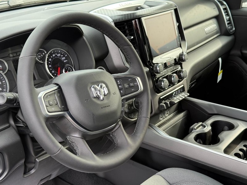 Ram 1500 Vehicle Full-screen Gallery Image 18